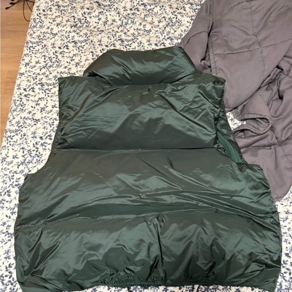 Beyond Yoga Puffer Vest Medium Dark Green - Picture 3 of 6